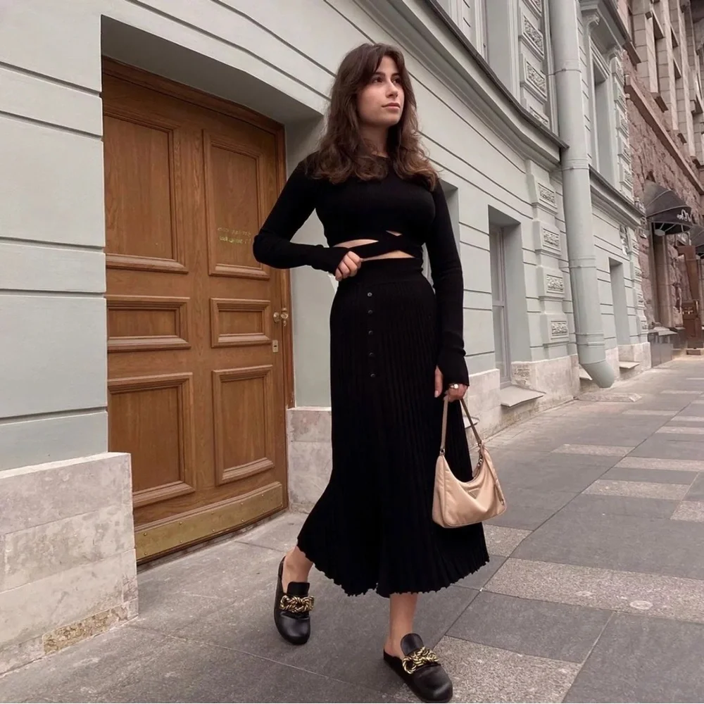 #99 Glamorous Black Wrap Long Sleeve Crop Top & Matching Pleated High Rise Skirt - Picture 6 of 8